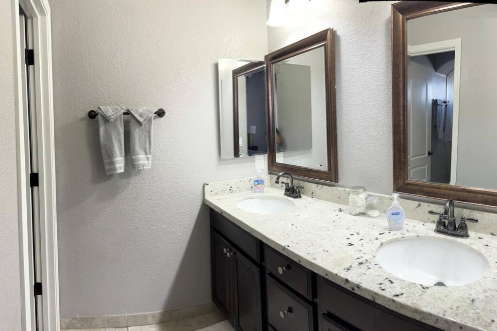 Havasu Retreat! Pool, Spa, Gym & View Лейк Хавасу Сити Екстериор снимка
