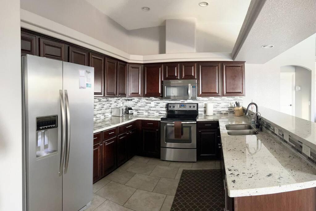 Havasu Retreat! Pool, Spa, Gym & View Лейк Хавасу Сити Екстериор снимка